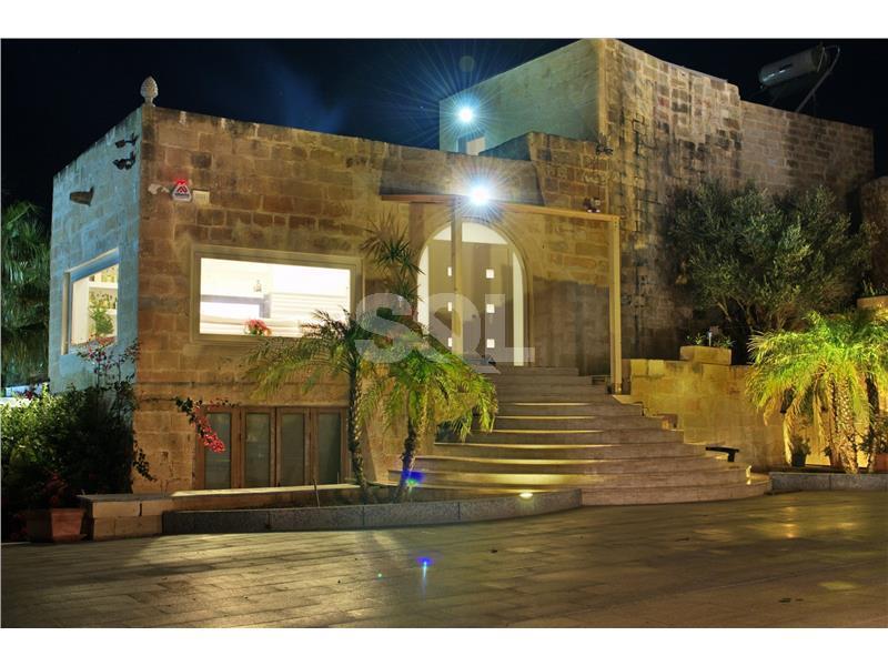 Farmhouse in Bahrija For Sale