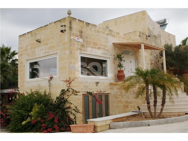 Farmhouse in Bahrija For Sale