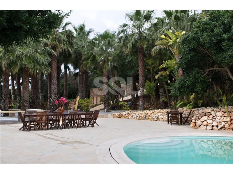 Farmhouse in Bahrija For Sale