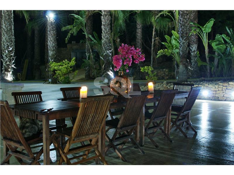 Farmhouse in Bahrija For Sale