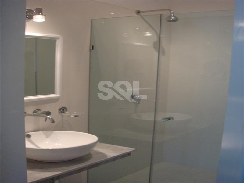 Ground Floor Maisonette in The Gardens To Rent