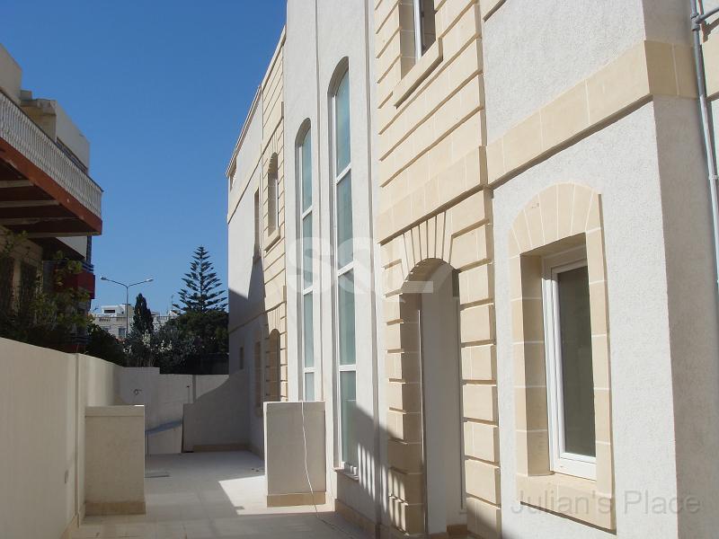 Ground Floor Maisonette in The Gardens To Rent