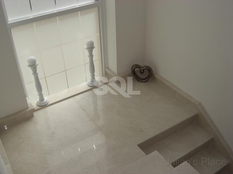 Ground Floor Maisonette in The Gardens To Rent