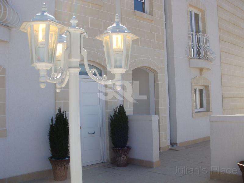 Ground Floor Maisonette in The Gardens To Rent