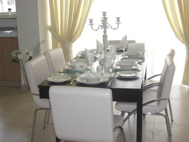 Ground Floor Maisonette in The Gardens To Rent