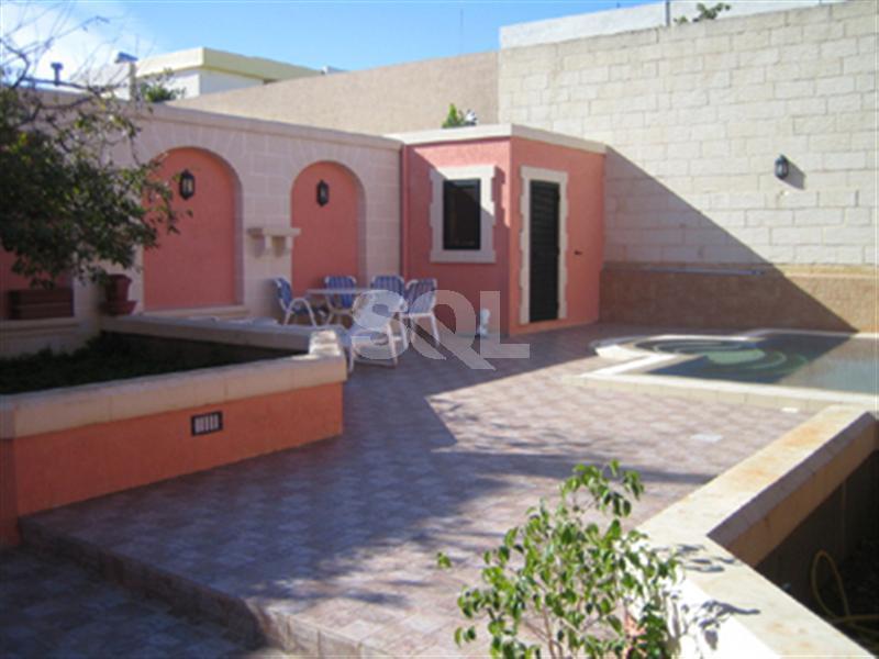 Villa in Madliena To Rent