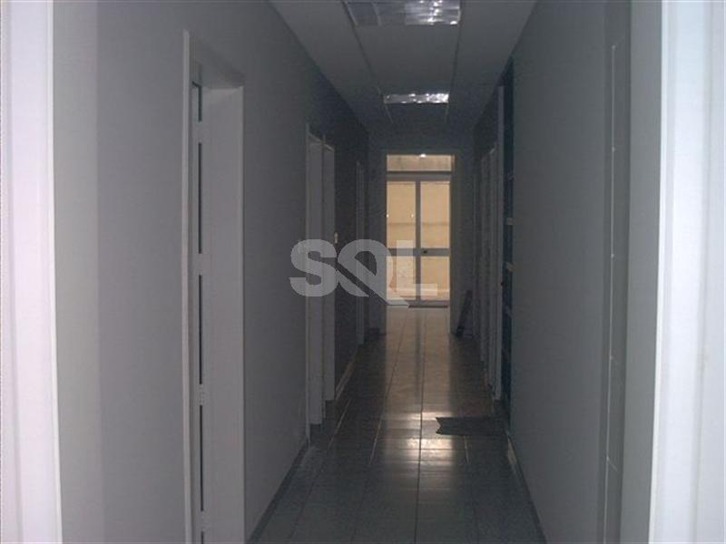 Retail/Catering in Santa Venera To Rent