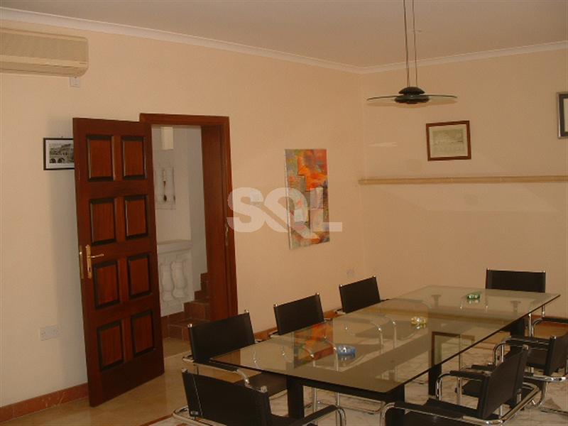 Retail/Catering in Valletta To Rent