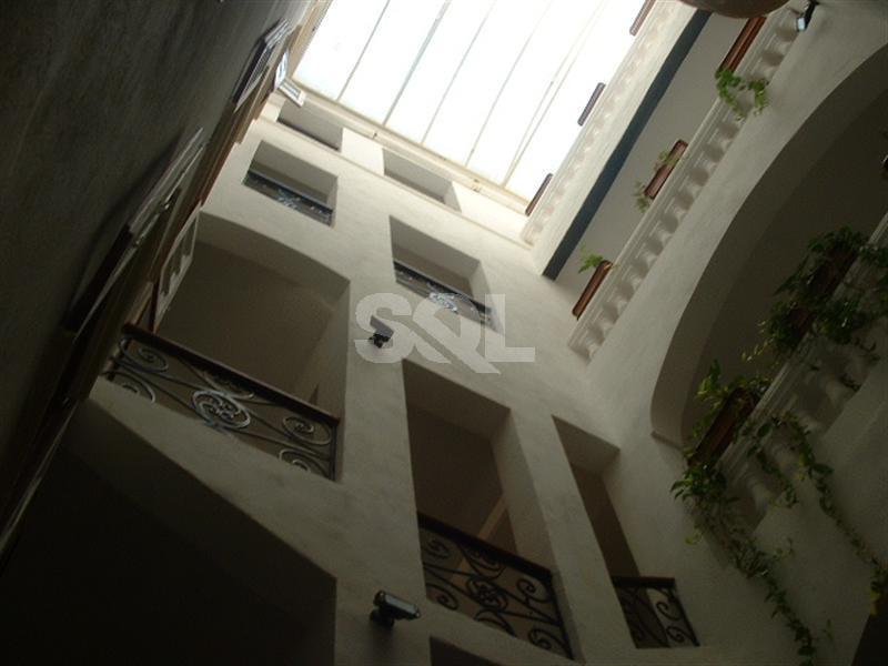 Retail/Catering in Valletta To Rent