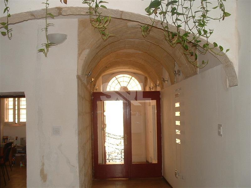 Retail/Catering in Valletta To Rent