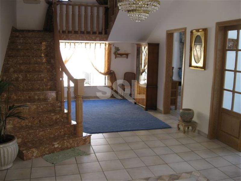 Villa in High Ridge To Rent