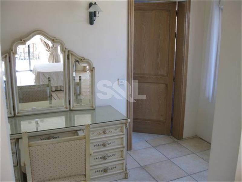 Villa in High Ridge To Rent