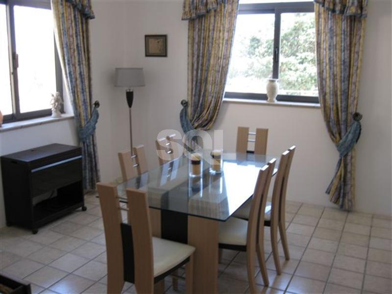 Villa in High Ridge To Rent