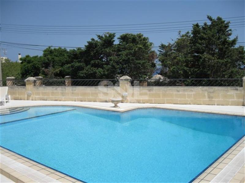 Villa in High Ridge To Rent