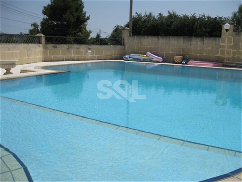 Villa in High Ridge To Rent