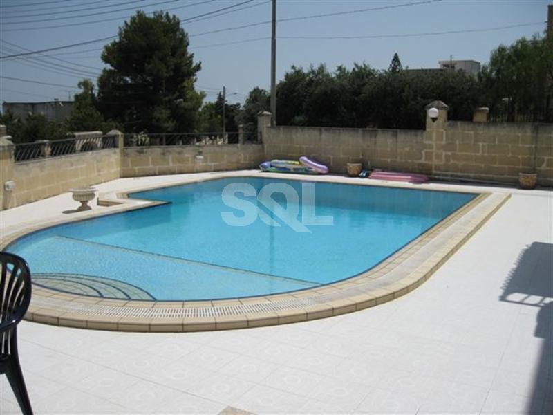 Villa in High Ridge To Rent