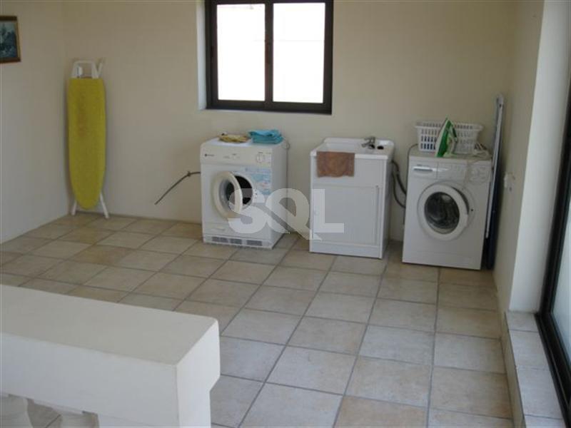 Villa in High Ridge To Rent