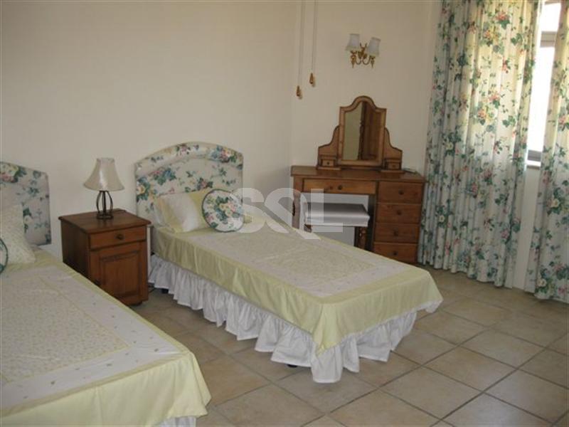 Villa in High Ridge To Rent