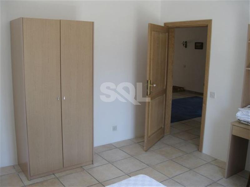 Villa in High Ridge To Rent