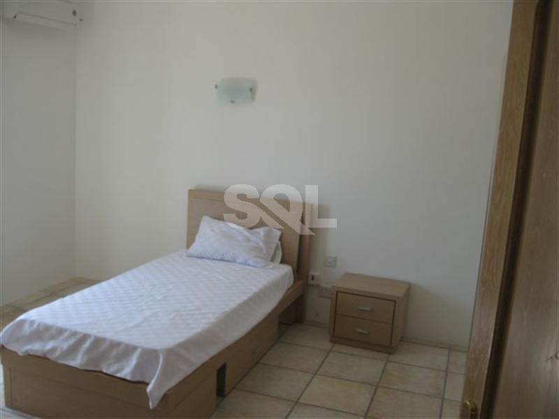 Villa in High Ridge To Rent