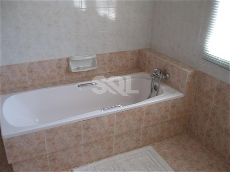 Villa in High Ridge To Rent