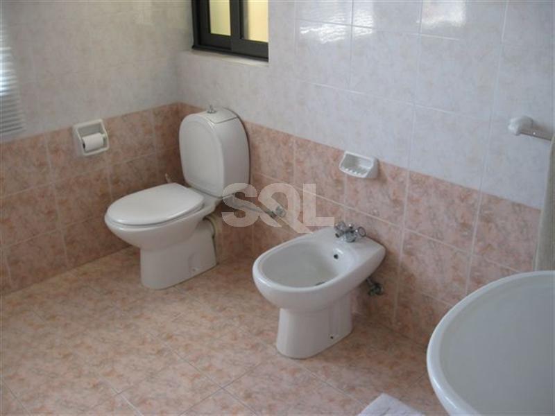 Villa in High Ridge To Rent