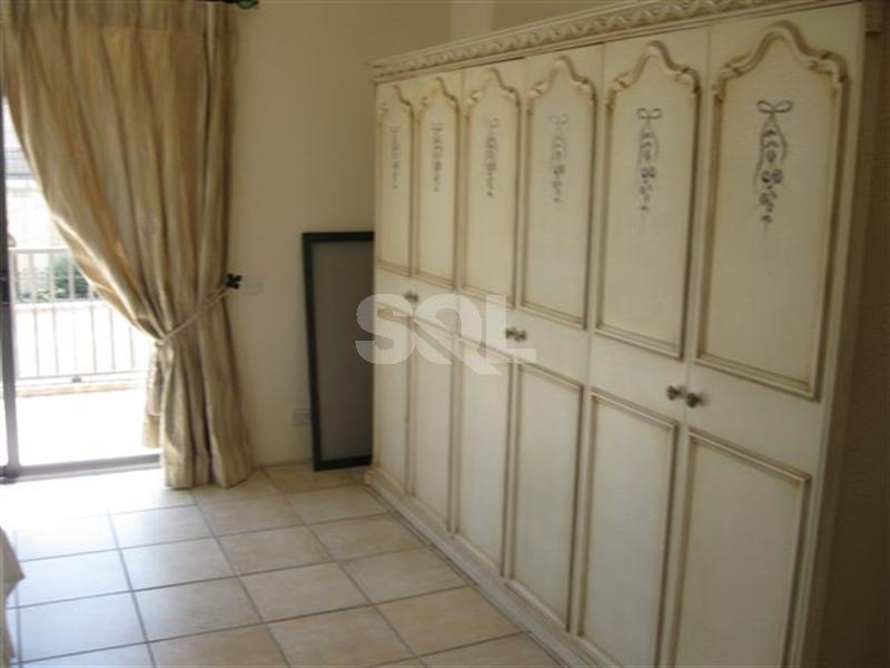 Villa in High Ridge To Rent