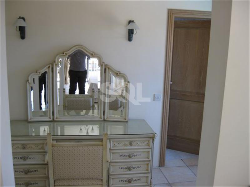 Villa in High Ridge To Rent