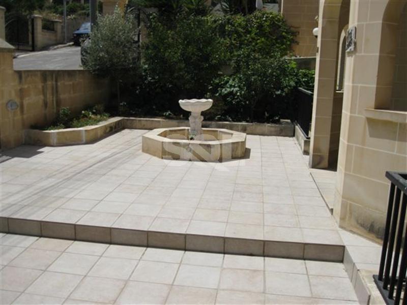 Villa in High Ridge To Rent