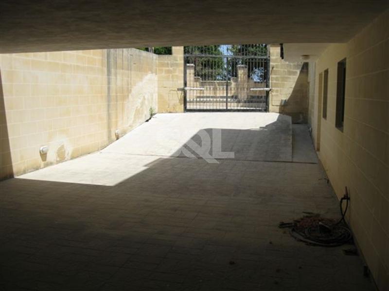 Villa in High Ridge To Rent