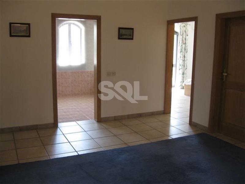 Villa in High Ridge To Rent