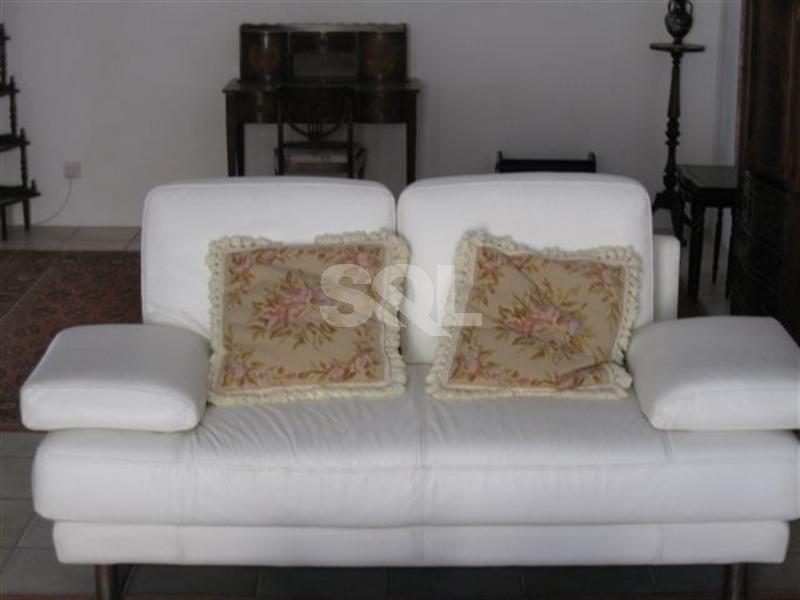 Villa in High Ridge To Rent