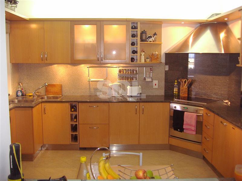 Apartment in Portomaso To Rent