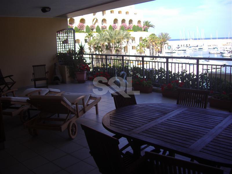 Apartment in Portomaso To Rent
