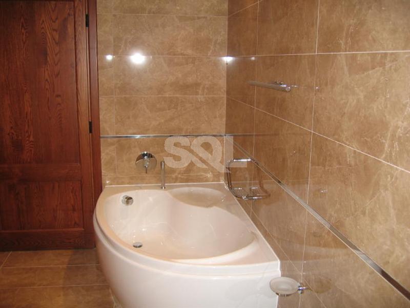 Apartment in Portomaso To Rent