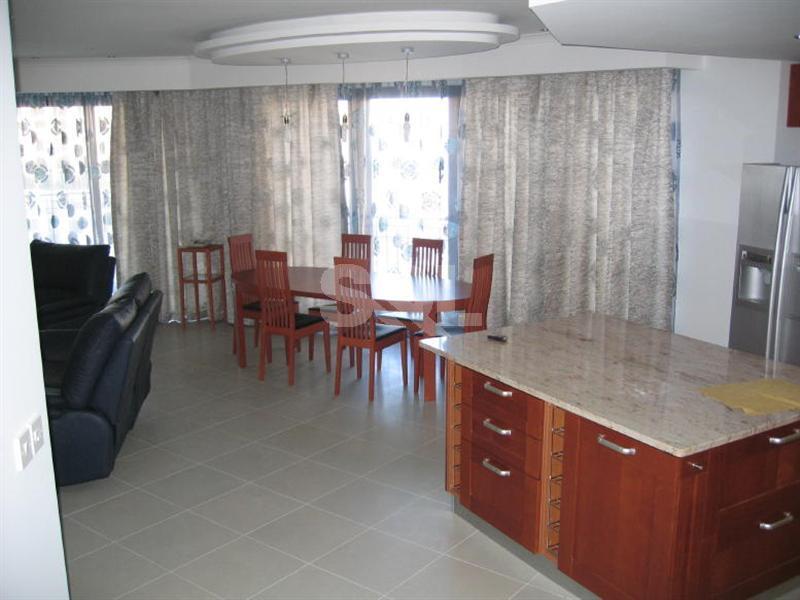 Apartment in Portomaso To Rent