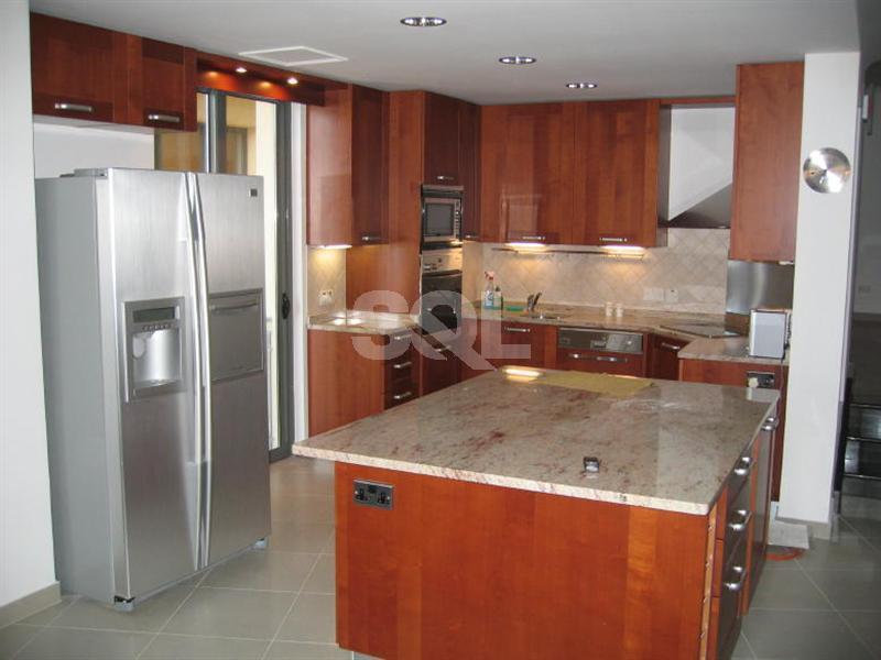 Apartment in Portomaso To Rent