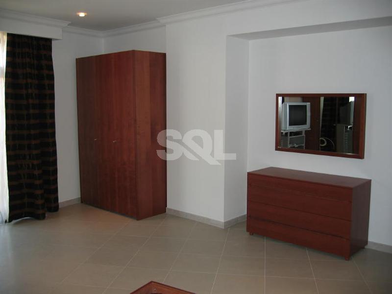 Apartment in Portomaso To Rent