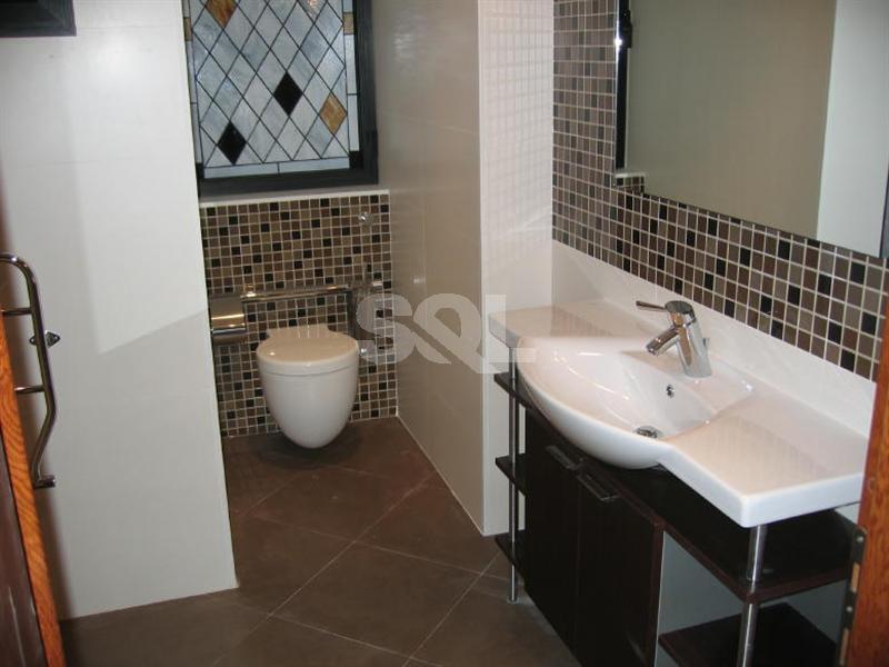 Apartment in Portomaso To Rent