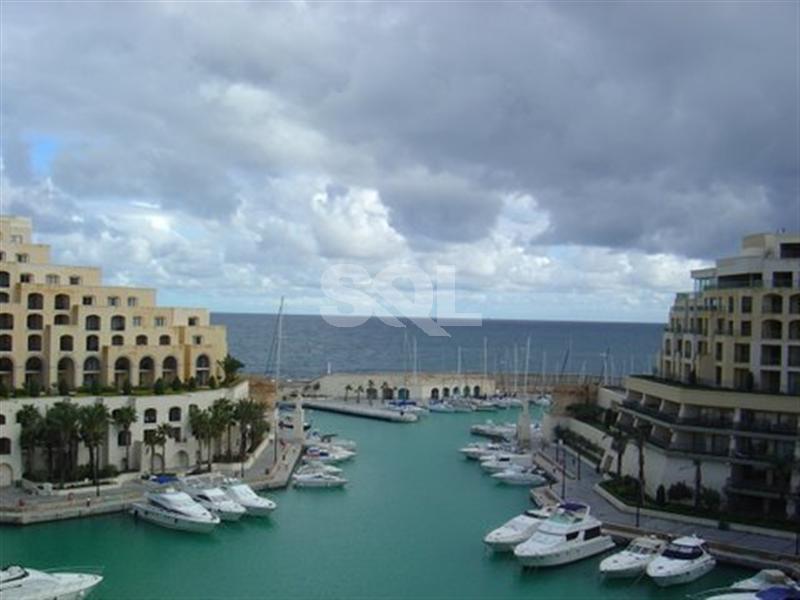 Apartment in Portomaso To Rent