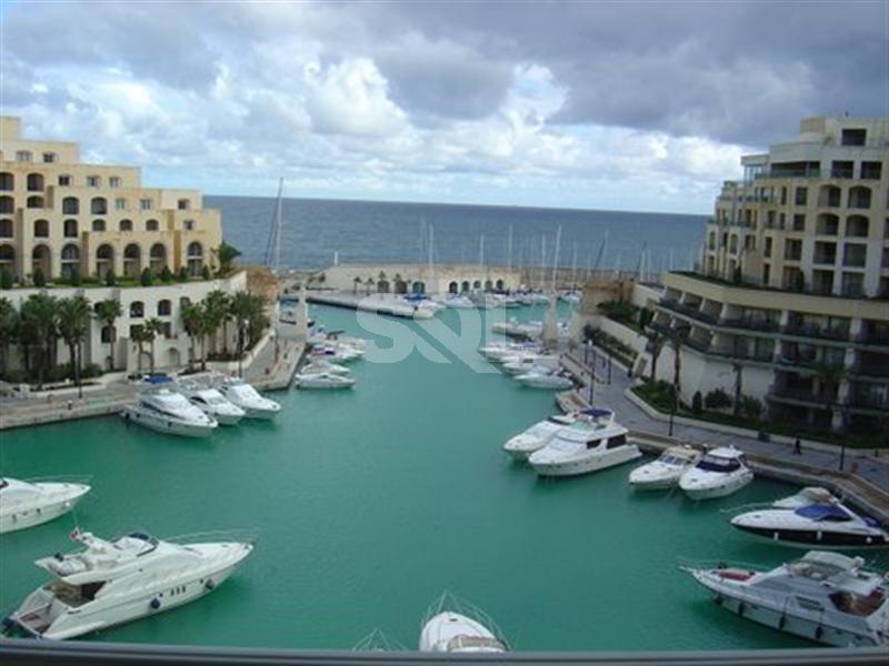 Apartment in Portomaso To Rent