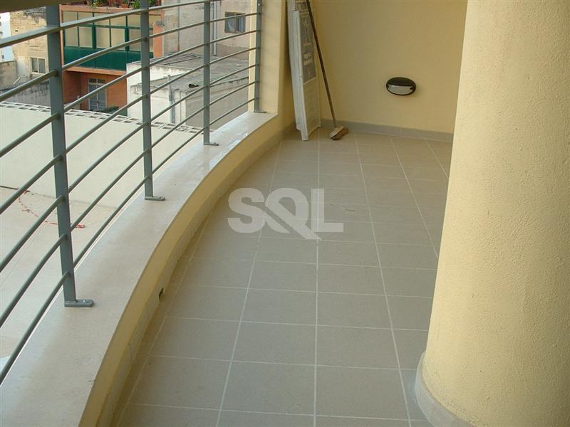 Apartment in Portomaso To Rent