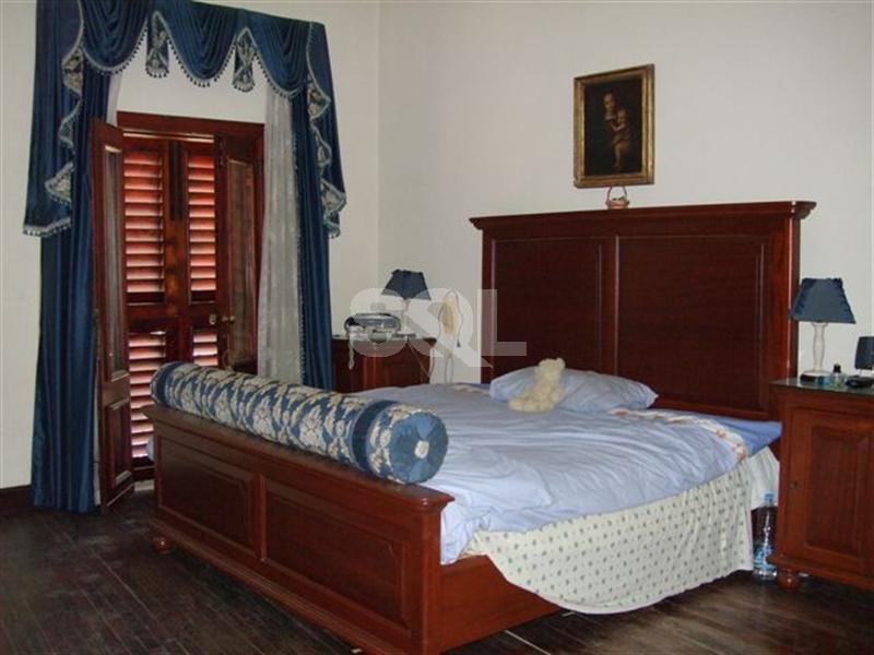 Palazzo in Attard To Rent