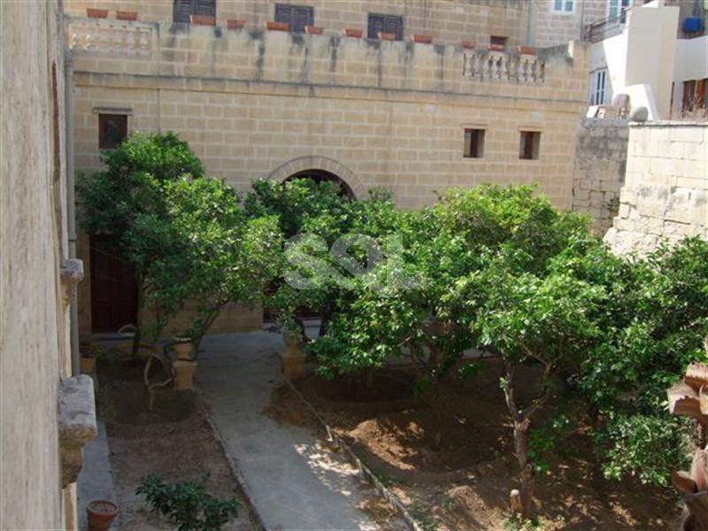 Palazzo in Attard To Rent