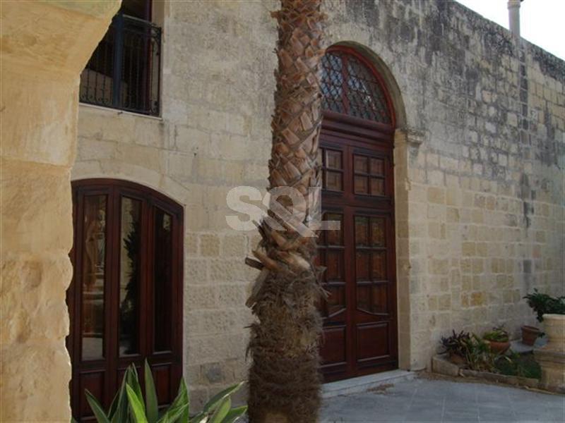 Palazzo in Attard To Rent
