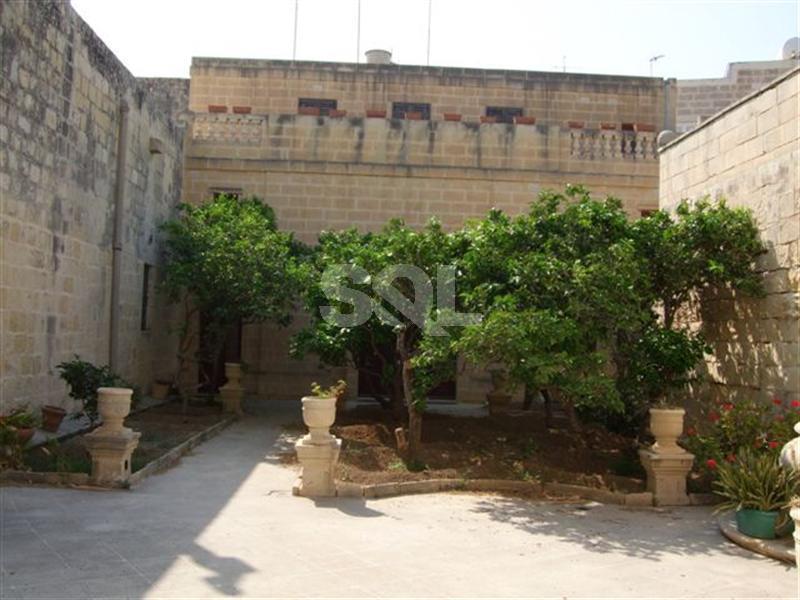 Palazzo in Attard To Rent