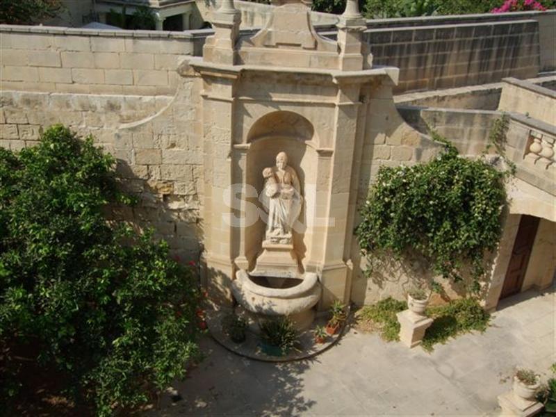 Palazzo in Attard To Rent