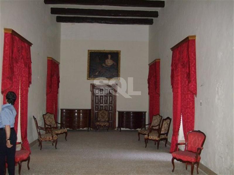 Palazzo in Attard To Rent