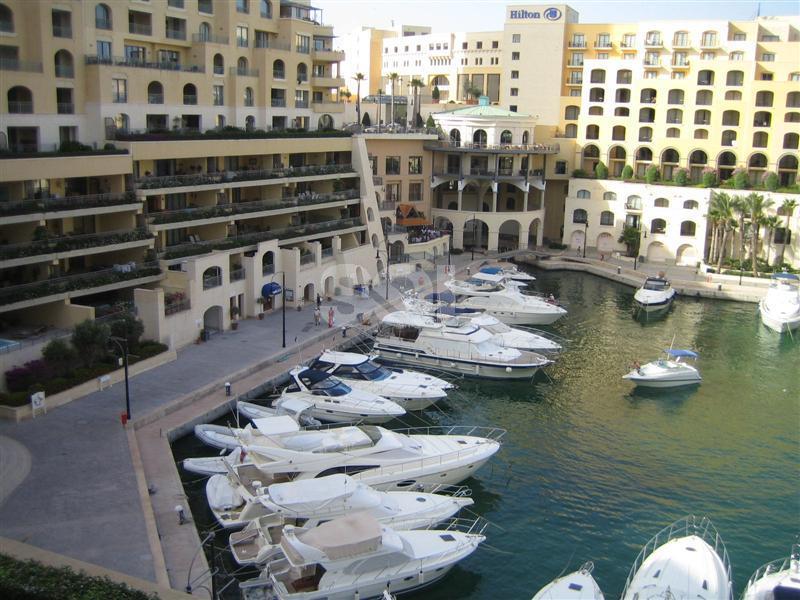 Apartment in Portomaso To Rent