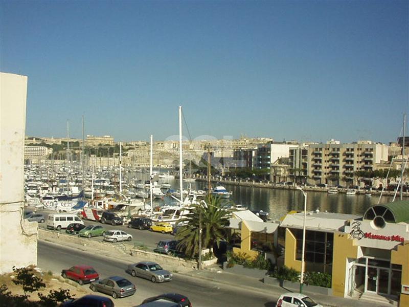 Apartment in Ta' Xbiex To Rent